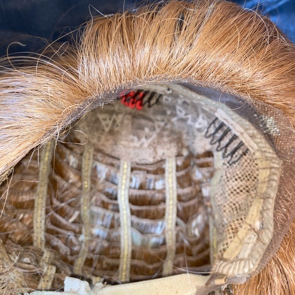 Used Lace Honey Blonde Wavy Wig - Picture 16 of 16